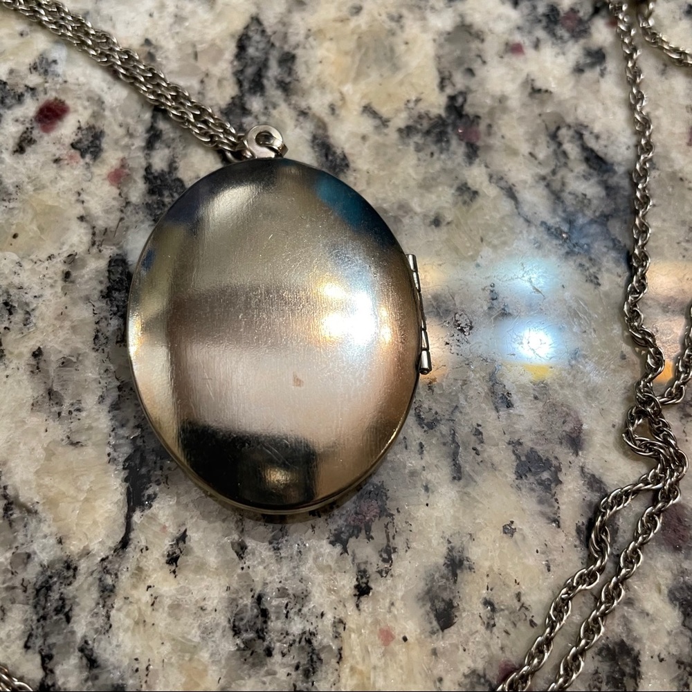 1928 Silver Locket - Picture 4 of 5